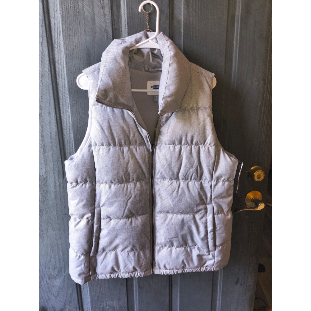 Excellent condition puffy -puffer vest from Old Navy in a light grey